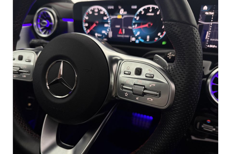 Mercedes-Benz CLA-Klasse 180 Business Solution AMG Pano Sfeerver. Camera Carplay LED Clima Cruise Navi PDC Memory-Seats Kuipstoelen Virtual 18''LMV