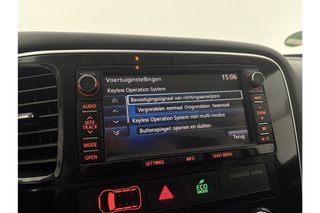 Mitsubishi Outlander 2.0 PHEV Executive Edition Automaat Camera Clima Cruise LED Navigatie 18"LMV