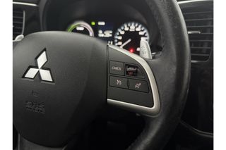 Mitsubishi Outlander 2.0 PHEV Executive Edition Automaat Camera Clima Cruise LED Navigatie 18"LMV