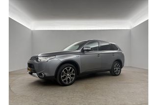 Mitsubishi Outlander 2.0 PHEV Executive Edition Automaat Camera Clima Cruise LED Navigatie 18"LMV