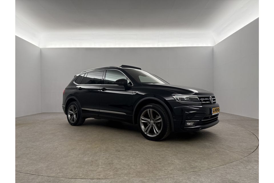 Volkswagen Tiguan 1.5 TSI R-line 150PK DSG | ACC Camera Carplay Pano LED Trekhaak Virtual 19"LMV Navi Massagestoel Stoelverwarming PDC