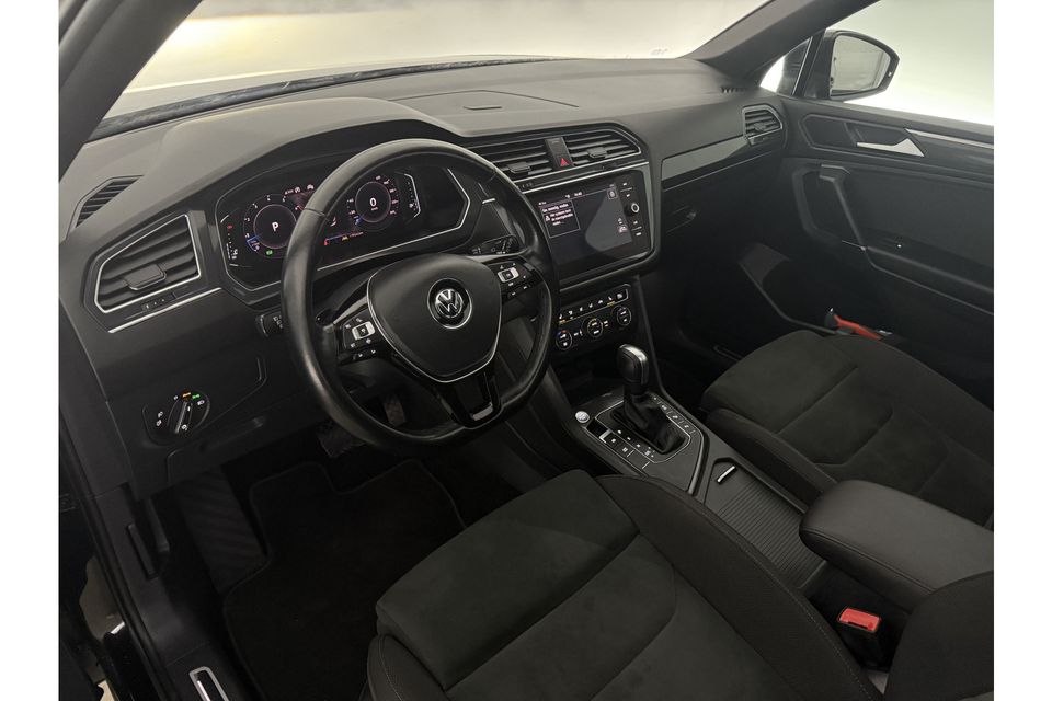 Volkswagen Tiguan 1.5 TSI R-line 150PK DSG | ACC Camera Carplay Pano LED Trekhaak Virtual 19"LMV Navi Massagestoel Stoelverwarming PDC