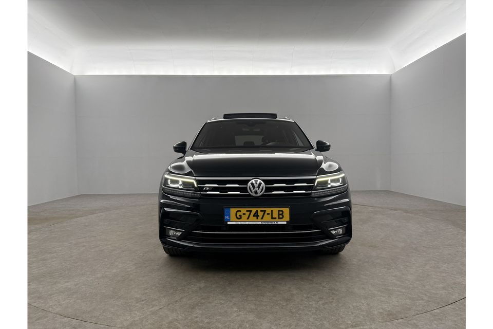 Volkswagen Tiguan 1.5 TSI R-line 150PK DSG | ACC Camera Carplay Pano LED Trekhaak Virtual 19"LMV Navi Massagestoel Stoelverwarming PDC