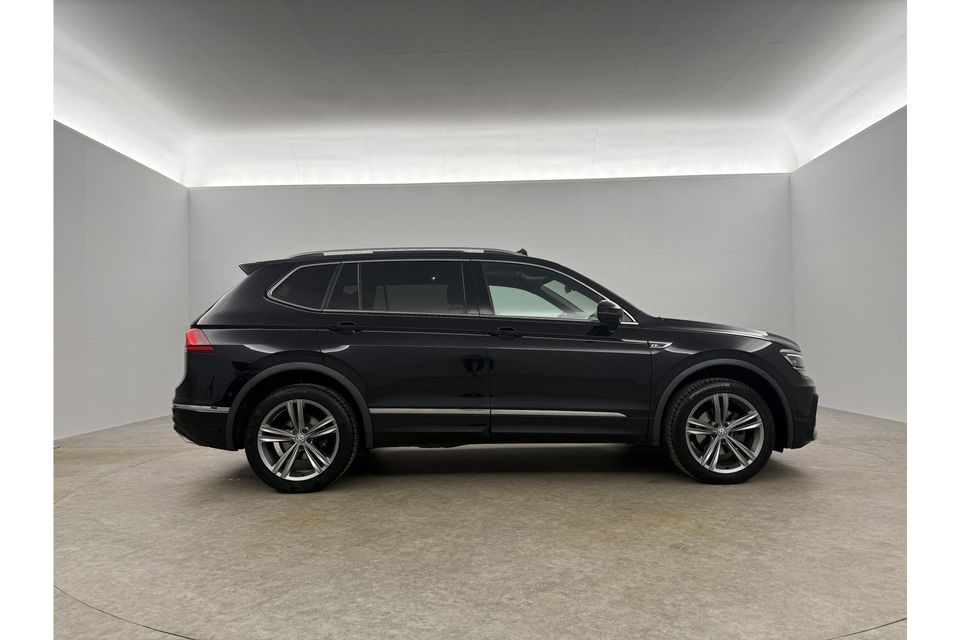 Volkswagen Tiguan 1.5 TSI R-line 150PK DSG | ACC Camera Carplay Pano LED Trekhaak Virtual 19"LMV Navi Massagestoel Stoelverwarming PDC