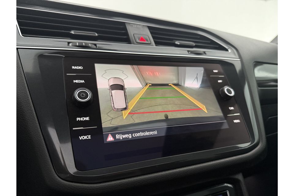 Volkswagen Tiguan 1.5 TSI R-line 150PK DSG | ACC Camera Carplay Pano LED Trekhaak Virtual 19"LMV Navi Massagestoel Stoelverwarming PDC