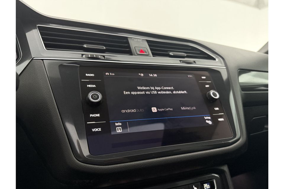 Volkswagen Tiguan 1.5 TSI R-line 150PK DSG | ACC Camera Carplay Pano LED Trekhaak Virtual 19"LMV Navi Massagestoel Stoelverwarming PDC