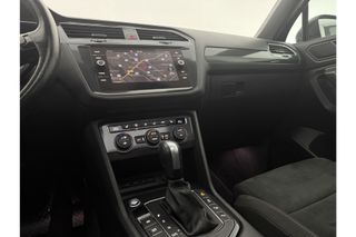 Volkswagen Tiguan 1.5 TSI R-line 150PK DSG | ACC Camera Carplay Pano LED Trekhaak Virtual 19"LMV Navi Massagestoel Stoelverwarming PDC