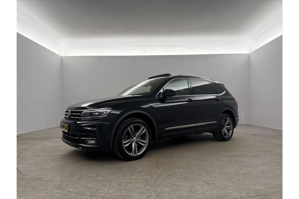 Volkswagen Tiguan 1.5 TSI R-line 150PK DSG | ACC Camera Carplay Pano LED Trekhaak Virtual 19"LMV Navi Massagestoel Stoelverwarming PDC