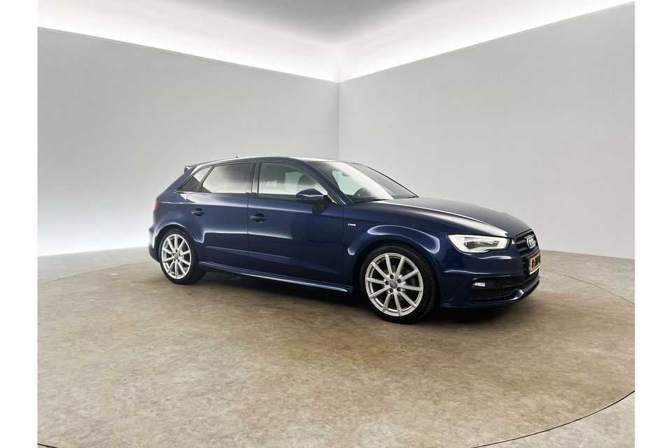 Audi A3 1.4 TFSI CoD S-line 141PK LED Clima Cruise Trekhaak Navigatie PDC 18"LMV