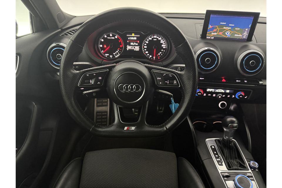 Audi A3 1.5 TFSI S Line Automaat LED Clima Cruise Navigatie Stoelverwarming Parkeersensoren 18"LMV