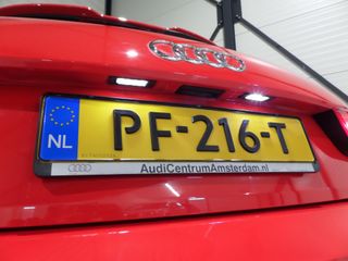 Audi A1 1.8 TFSI 192PK 3X S-Line Automaat! Schaalstoelen Pano Xenon-LED Stoelverwarming DAB+, van 2e eigenaar in nieuwstaat!