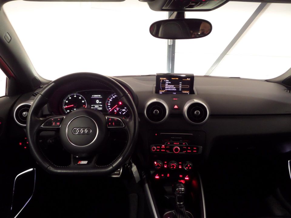 Audi A1 1.8 TFSI 192PK 3X S-Line Automaat! Schaalstoelen Pano Xenon-LED Stoelverwarming DAB+, van 2e eigenaar in nieuwstaat!