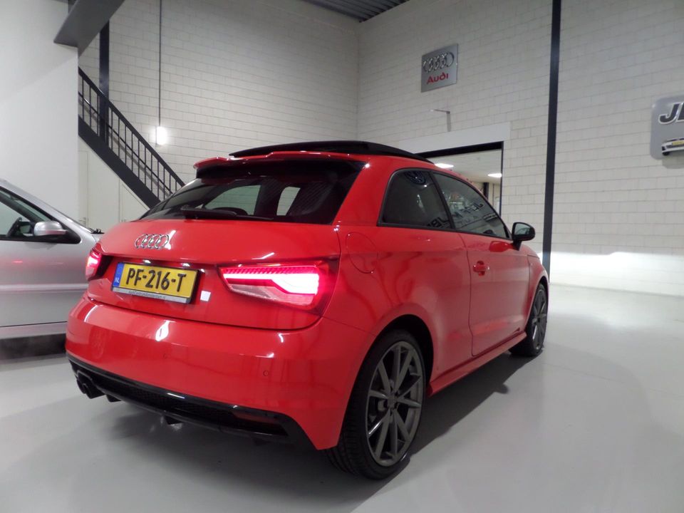 Audi A1 1.8 TFSI 192PK 3X S-Line Automaat! Schaalstoelen Pano Xenon-LED Stoelverwarming DAB+, van 2e eigenaar in nieuwstaat!