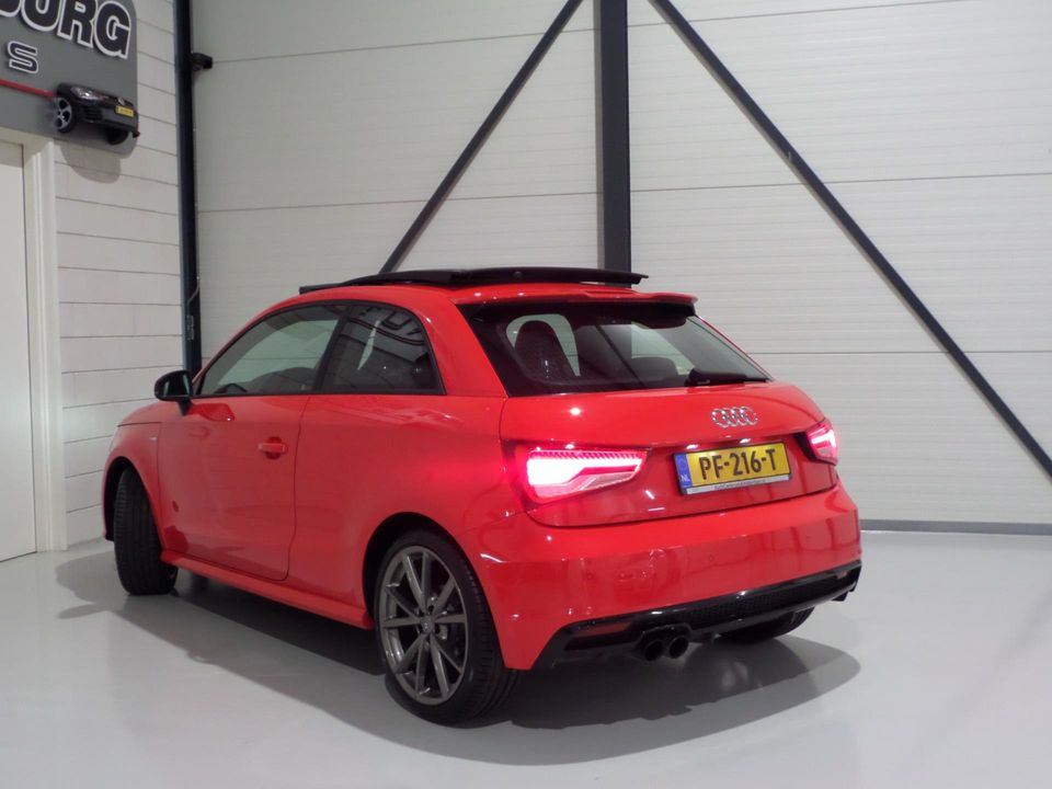 Audi A1 1.8 TFSI 192PK 3X S-Line Automaat! Schaalstoelen Pano Xenon-LED Stoelverwarming DAB+, van 2e eigenaar in nieuwstaat!