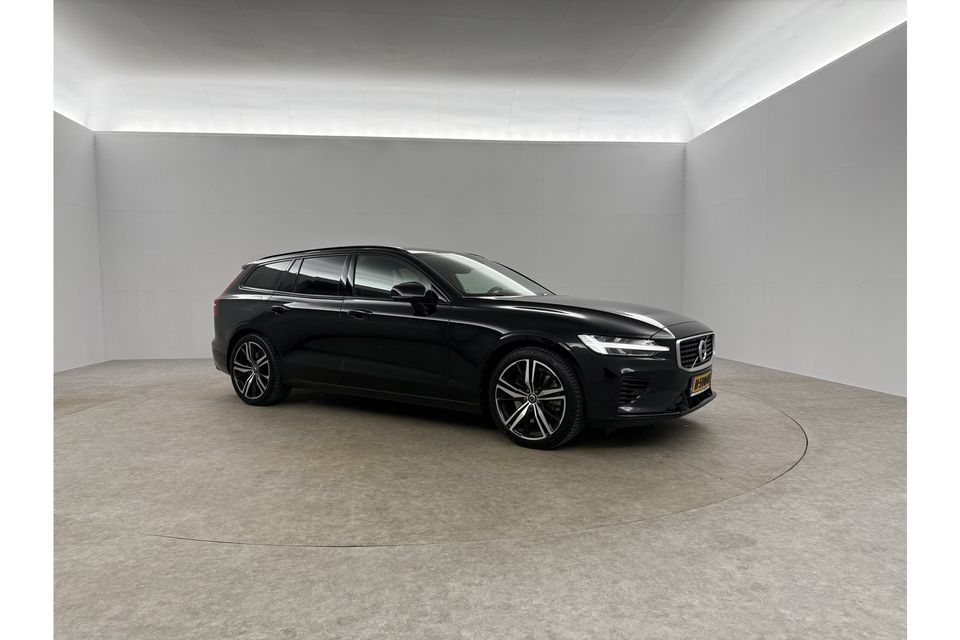 Volvo V60 2.0 T6 Twin Engine AWD R-Design | Harman/Kardon | 342PK Camera LED Carplay Clima Sfeerverl. Memory-Seat Trekhaak Navi Leder Virtual PDC Stoelverwarming 19"LMV