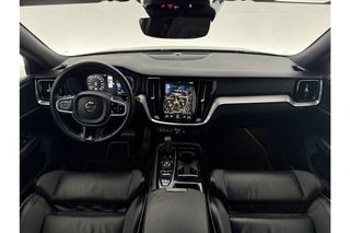 Volvo V60 2.0 T6 Twin Engine AWD R-Design | Harman/Kardon | 342PK Camera LED Carplay Clima Sfeerverl. Memory-Seat Trekhaak Navi Leder Virtual PDC Stoelverwarming 19"LMV