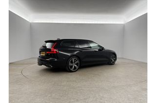 Volvo V60 2.0 T6 Twin Engine AWD R-Design | Harman/Kardon | 342PK Camera LED Carplay Clima Sfeerverl. Memory-Seat Trekhaak Navi Leder Virtual PDC Stoelverwarming 19"LMV