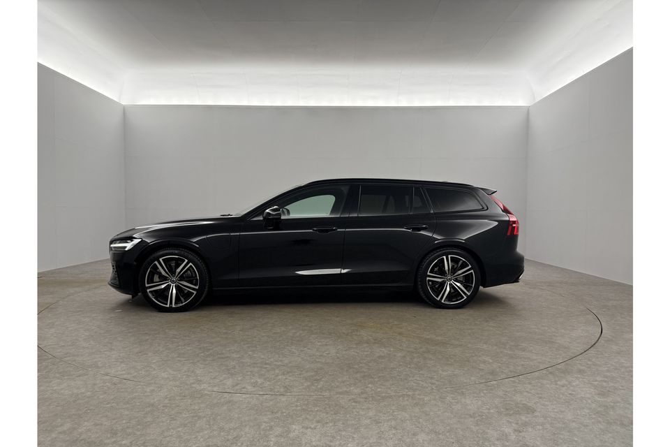 Volvo V60 2.0 T6 Twin Engine AWD R-Design | Harman/Kardon | 342PK Camera LED Carplay Clima Sfeerverl. Memory-Seat Trekhaak Navi Leder Virtual PDC Stoelverwarming 19"LMV