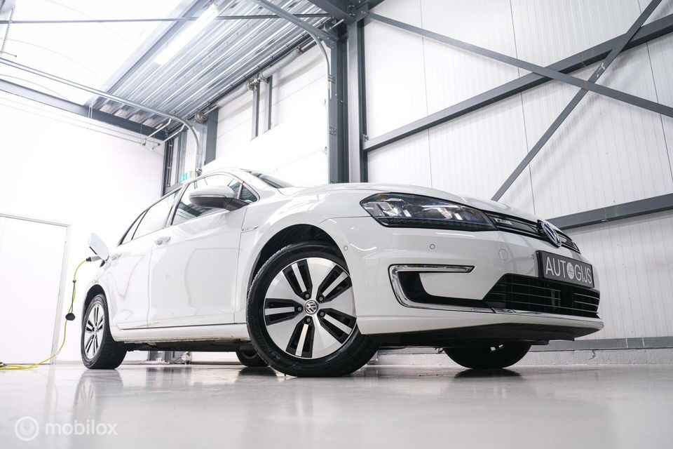 Volkswagen e-Golf | Adaptive | Stoelverwarming | PDC | Navigatie | Ambiance verlichting | LED |