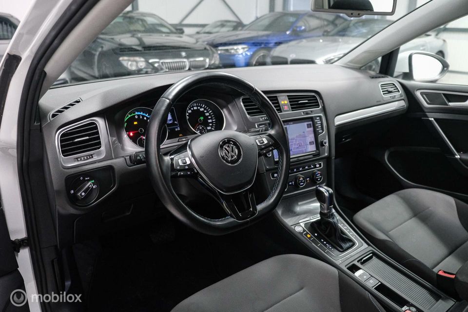 Volkswagen e-Golf | Adaptive | Stoelverwarming | PDC | Navigatie | Ambiance verlichting | LED |