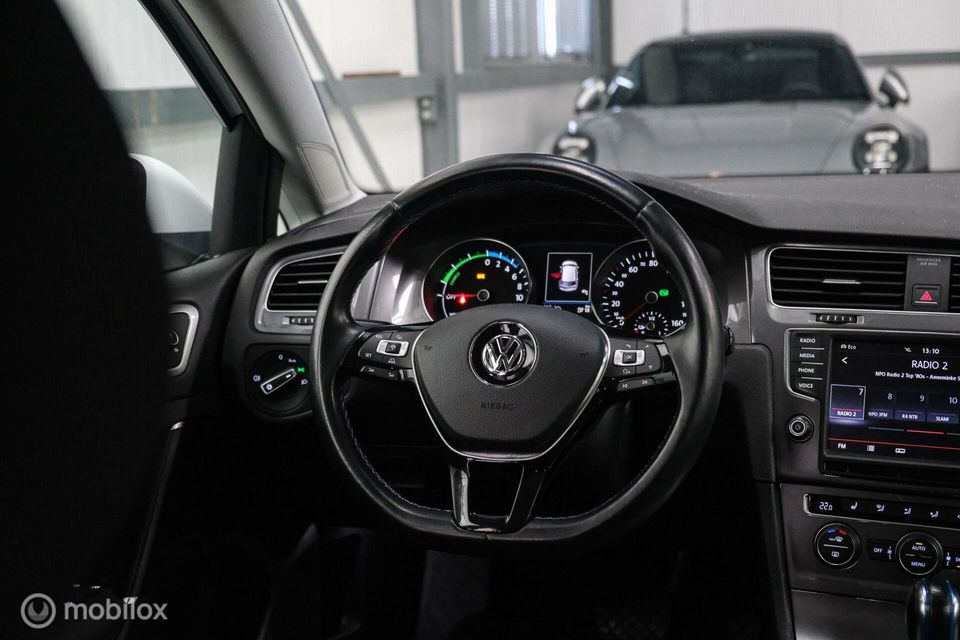 Volkswagen e-Golf | Adaptive | Stoelverwarming | PDC | Navigatie | Ambiance verlichting | LED |