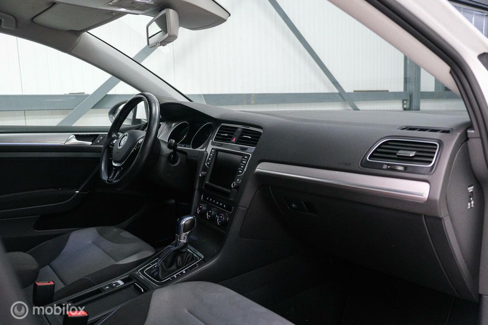 Volkswagen e-Golf | Adaptive | Stoelverwarming | PDC | Navigatie | Ambiance verlichting | LED |