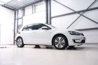 Volkswagen e-Golf | Adaptive | Stoelverwarming | PDC | Navigatie | Ambiance verlichting | LED |