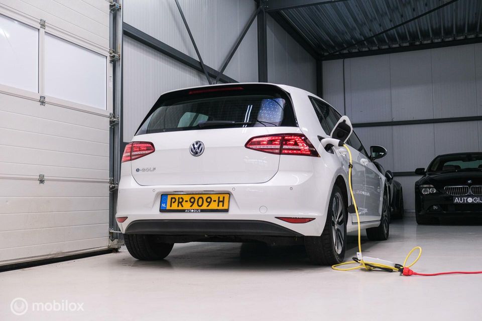 Volkswagen e-Golf | Adaptive | Stoelverwarming | PDC | Navigatie | Ambiance verlichting | LED |