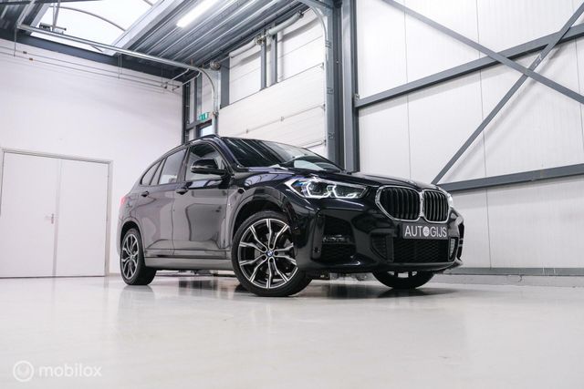 BMW X1 xDrive25e eDrive M Edition 220 pk | Camera | NL auto NAP | DAB | Ambiance | 19 inch | Leder | Sportline |