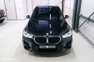 BMW X1 xDrive25e eDrive M Edition 220 pk | Camera | NL auto NAP | DAB | Ambiance | 19 inch | Leder | Sportline |