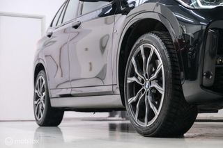 BMW X1 xDrive25e eDrive M Edition 220 pk | Camera | NL auto NAP | DAB | Ambiance | 19 inch | Leder | Sportline |