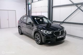 BMW X1 xDrive25e eDrive M Edition 220 pk | Camera | NL auto NAP | DAB | Ambiance | 19 inch | Leder | Sportline |