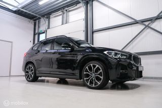 BMW X1 xDrive25e eDrive M Edition 220 pk | Camera | NL auto NAP | DAB | Ambiance | 19 inch | Leder | Sportline |