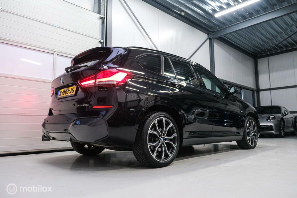 BMW X1 xDrive25e eDrive M Edition 220 pk | Camera | NL auto NAP | DAB | Ambiance | 19 inch | Leder | Sportline |