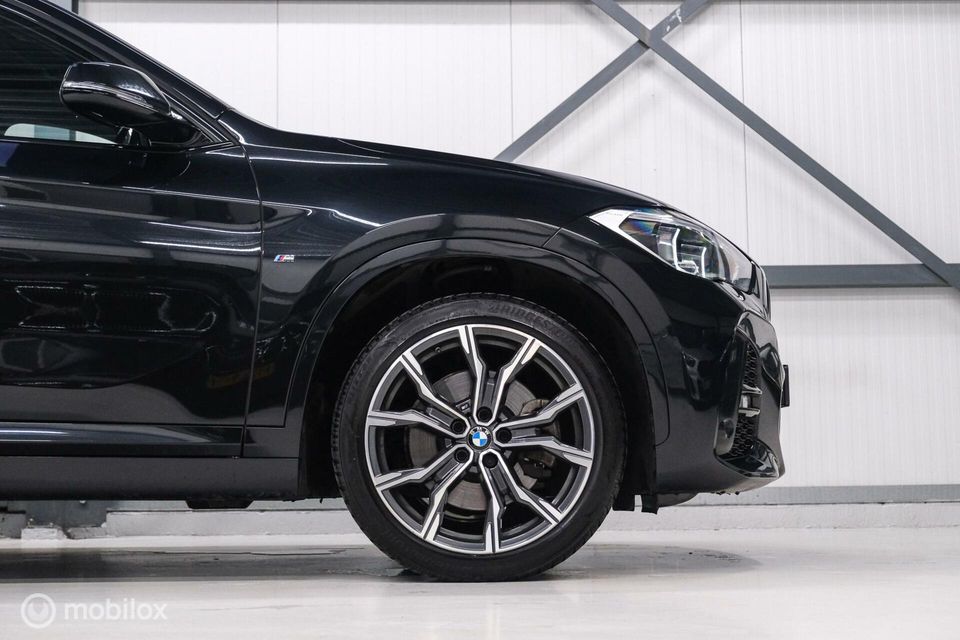 BMW X1 xDrive25e eDrive M Edition 220 pk | Camera | NL auto NAP | DAB | Ambiance | 19 inch | Leder | Sportline |