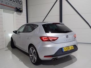 SEAT Leon 1.4 TSI FR "Origineel NL!" Navigatie Full-LED 18"Velgen Leder-alcantara, van 2e eigenaar in ZEER nette staat!