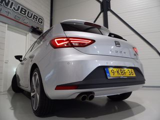 SEAT Leon 1.4 TSI FR "Origineel NL!" Navigatie Full-LED 18"Velgen Leder-alcantara, van 2e eigenaar in ZEER nette staat!