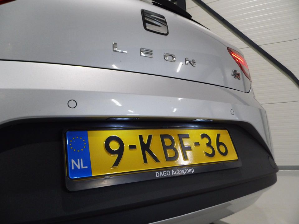 SEAT Leon 1.4 TSI FR "Origineel NL!" Navigatie Full-LED 18"Velgen Leder-alcantara, van 2e eigenaar in ZEER nette staat!