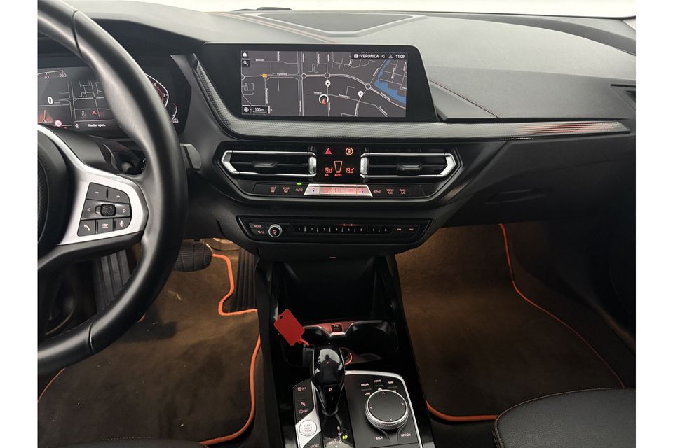 BMW 1-serie 118i Black Edition 141PK Sfeerverl. Carplay Virtual Cruise Clima PDC Navi LED 17"LMV