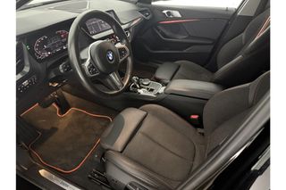 BMW 1-serie 118i Black Edition 141PK Sfeerverl. Carplay Virtual Cruise Clima PDC Navi LED 17"LMV