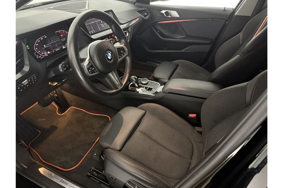 BMW 1-serie 118i Black Edition 141PK Sfeerverl. Carplay Virtual Cruise Clima PDC Navi LED 17"LMV