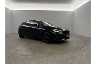 BMW 1-serie 118i Black Edition 141PK Sfeerverl. Carplay Virtual Cruise Clima PDC Navi LED 17"LMV