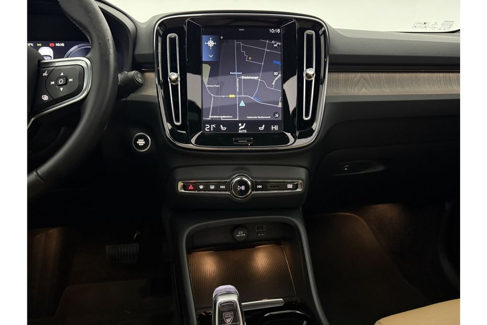 Volvo XC40 1.5 T5 Recharge Inscription Hybride Pano Memory-Seats Clima Cruise Camera Trekhaak LED 19"LMV Leder Navi Virtual Stoel/Stuurverwarming PDC