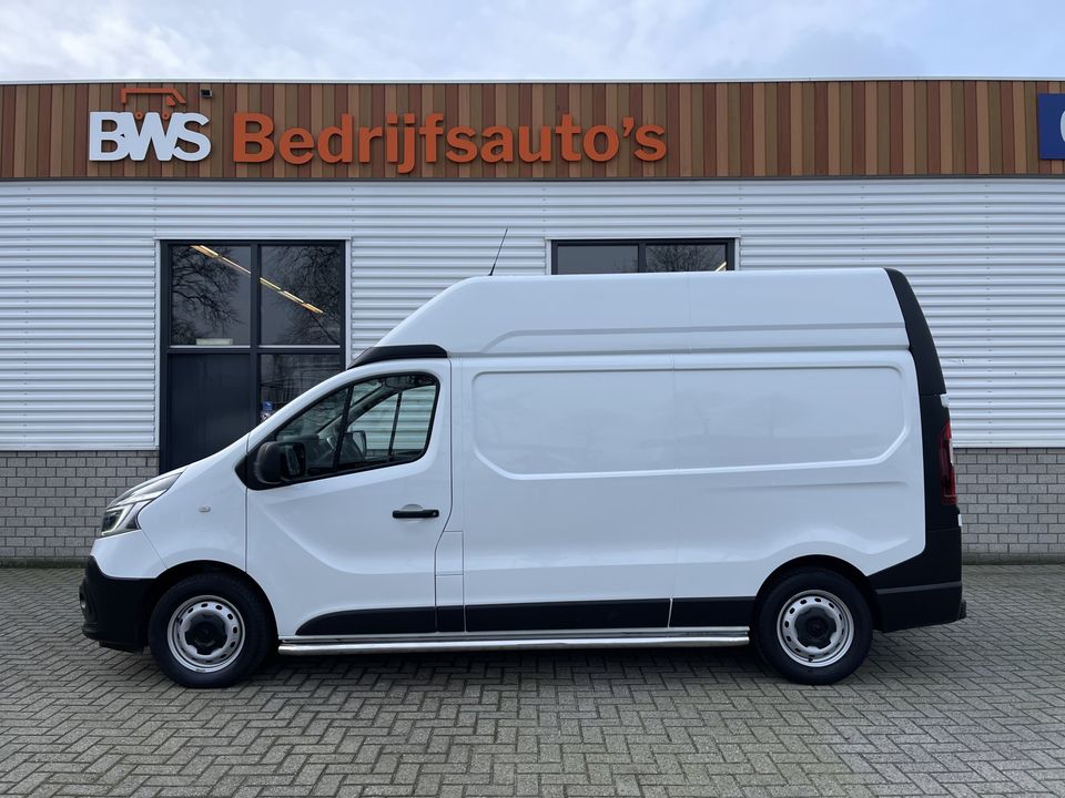 Renault Trafic 2.0 dCi 170pk T29 L2H2 Comfort / vaste prijs rijklaar € 19.950 ex btw / euro 6 diesel / lease vanaf € 366 / airco / cruise / navigatie / trekhaak / pdc achter !