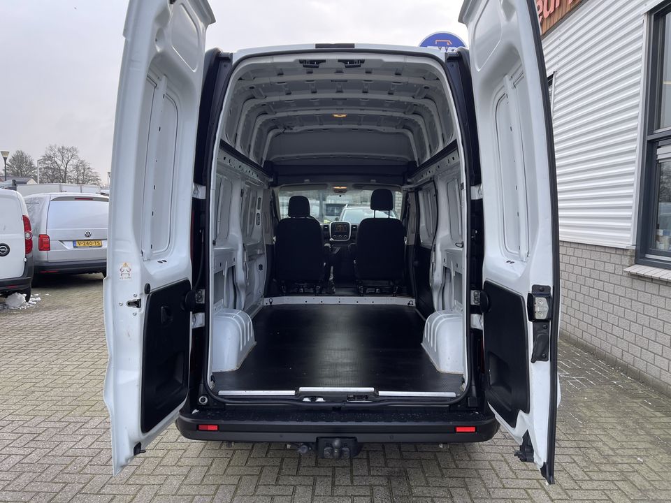 Renault Trafic 2.0 dCi 170pk T29 L2H2 Comfort / vaste prijs rijklaar € 19.950 ex btw / euro 6 diesel / lease vanaf € 366 / airco / cruise / navigatie / trekhaak / pdc achter !