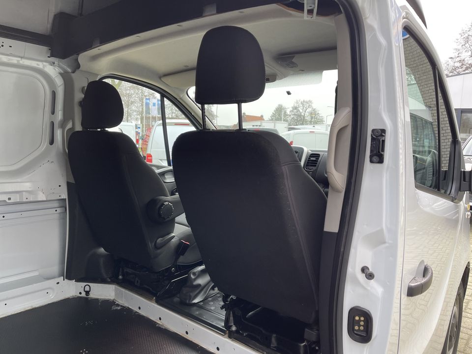 Renault Trafic 2.0 dCi 170pk T29 L2H2 Comfort / vaste prijs rijklaar € 19.950 ex btw / euro 6 diesel / lease vanaf € 366 / airco / cruise / navigatie / trekhaak / pdc achter !