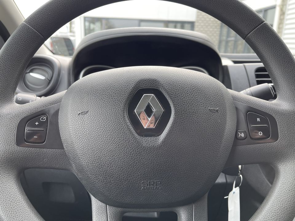 Renault Trafic 2.0 dCi 170pk T29 L2H2 Comfort / vaste prijs rijklaar € 19.950 ex btw / euro 6 diesel / lease vanaf € 366 / airco / cruise / navigatie / trekhaak / pdc achter !