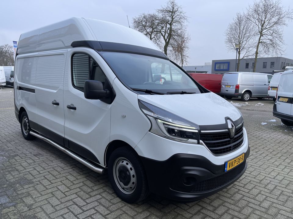 Renault Trafic 2.0 dCi 170pk T29 L2H2 Comfort / vaste prijs rijklaar € 19.950 ex btw / euro 6 diesel / lease vanaf € 366 / airco / cruise / navigatie / trekhaak / pdc achter !