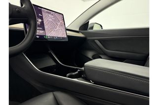 Tesla Model 3 RWD Plus 60 kWh 238PK Elektrisch 360Camera Autopilot LED Cruise Clima Navi Stoelverwarming Pano-View Memory Seats Leder PDC 18"LMV