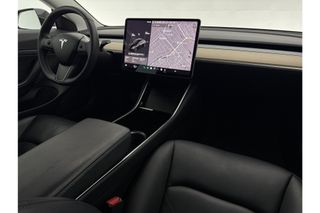 Tesla Model 3 RWD Plus 60 kWh 238PK Elektrisch 360Camera Autopilot LED Cruise Clima Navi Stoelverwarming Pano-View Memory Seats Leder PDC 18"LMV